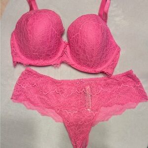 Victoria's Secre lace, lightly-lined demi bra and matching thong panty (size L)